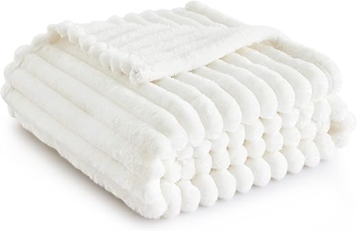 Bedsure Fleece so với Fuzzy Throw: Loại nào ấm áp hơn?