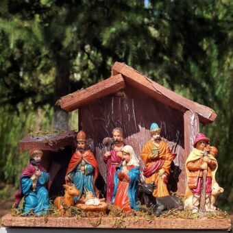 Christmas Nativity Figurine - Nativity Scene Statue with Wooden and Moss Stable